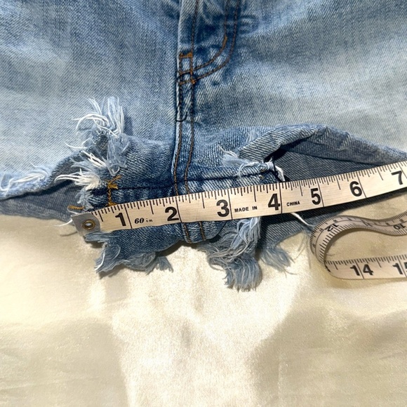 Free People 5 Button Fly Cutoff Camp Denim Shorts 2” Inseam Lite Wash Distressed - Picture 12 of 14